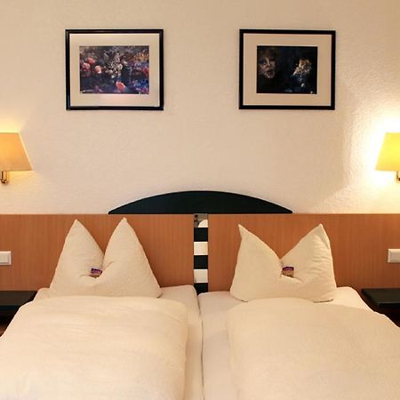 Hotel-Landgasthof Gruener Baum - Dittigheim Таубербишофсхайм Экстерьер фото