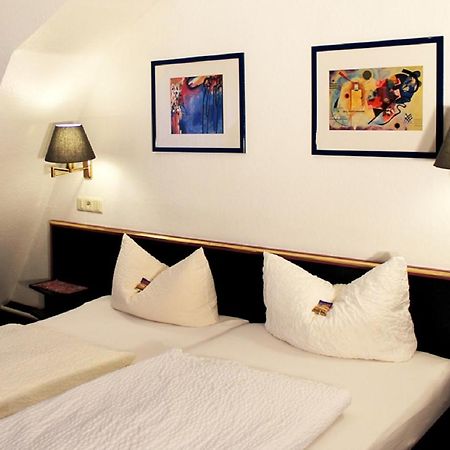 Hotel-Landgasthof Gruener Baum - Dittigheim Таубербишофсхайм Экстерьер фото