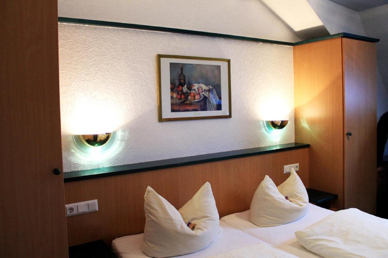 Hotel-Landgasthof Gruener Baum - Dittigheim Таубербишофсхайм Экстерьер фото