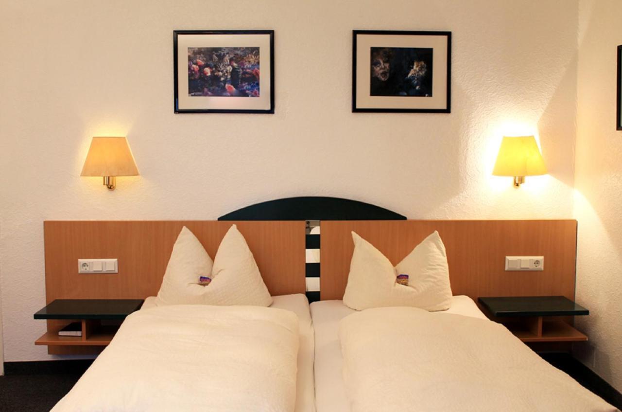 Hotel-Landgasthof Gruener Baum - Dittigheim Таубербишофсхайм Экстерьер фото