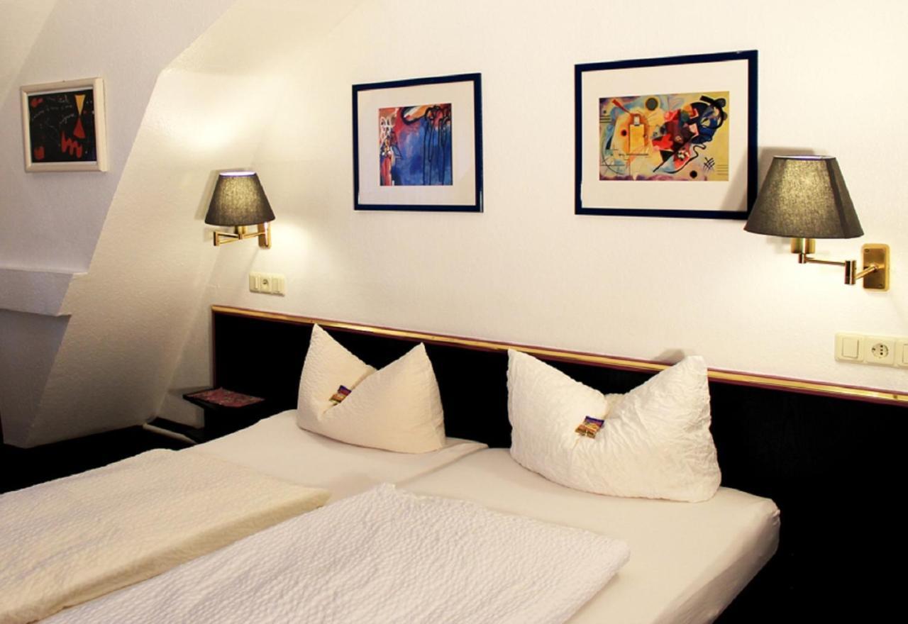 Hotel-Landgasthof Gruener Baum - Dittigheim Таубербишофсхайм Экстерьер фото