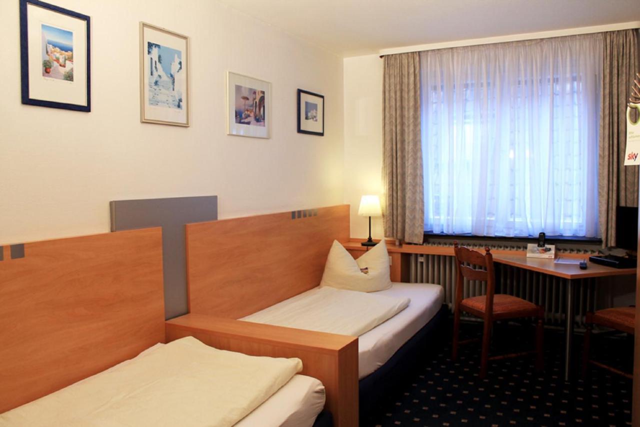 Hotel-Landgasthof Gruener Baum - Dittigheim Таубербишофсхайм Экстерьер фото