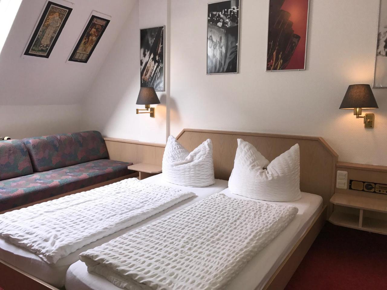 Hotel-Landgasthof Gruener Baum - Dittigheim Таубербишофсхайм Экстерьер фото